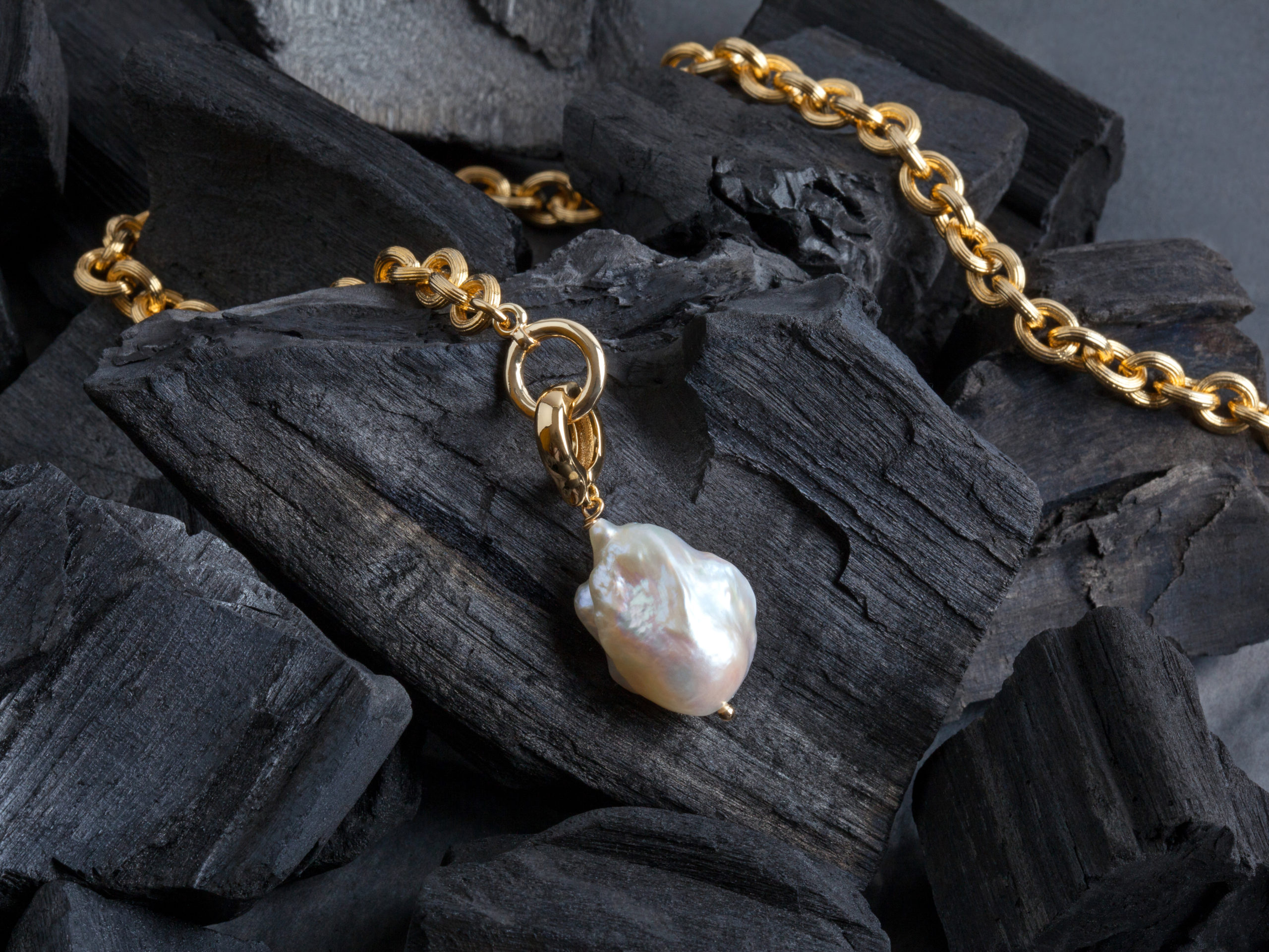 JEWELRY & ACCESSORIES